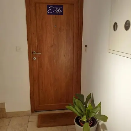Edda **** Apartamento *